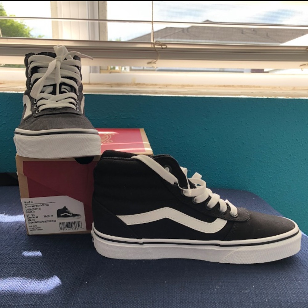 Vans Women’s- WARD HI Canvas Sneaker